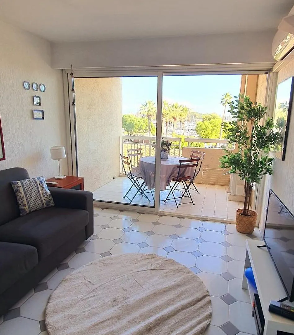 Grand Studio Vue Mer A Antibes Apartment