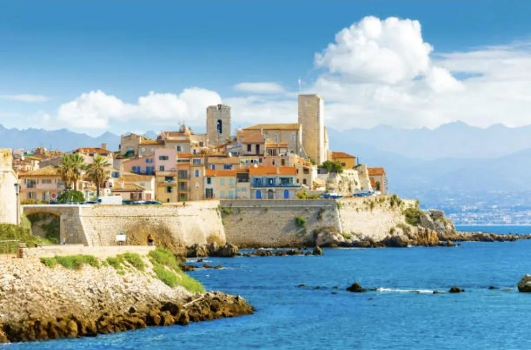 Grand Studio Vue Mer A Antibes