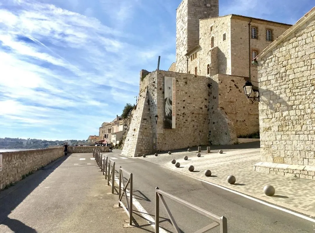 Apartment Grand Studio Vue Mer A Antibes